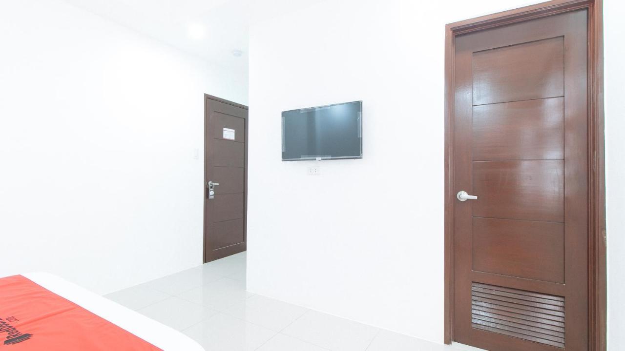 Reddoorz Plus At Dbuilders Poblacion Bgc Taguig Exterior foto