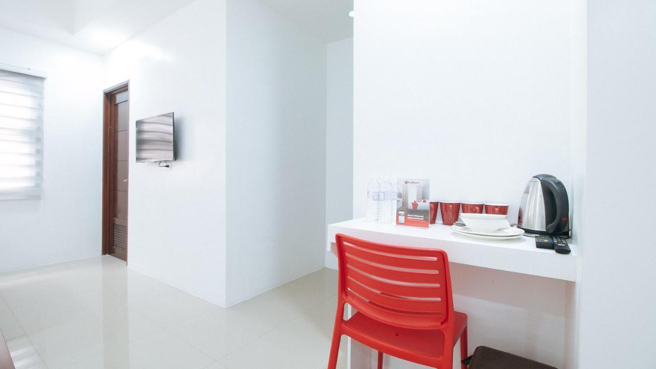 Reddoorz Plus At Dbuilders Poblacion Bgc Taguig Exterior foto